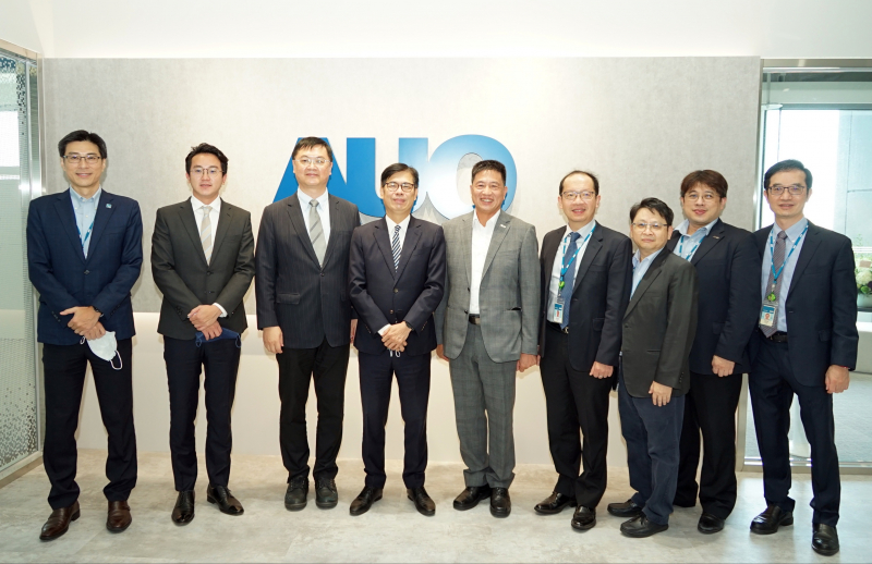 PA视讯光電前進亞灣成立「AUO解決方案研發中心」，作為多元場域解決方案研發及試驗場域（圖中左為高雄市長陳其邁、圖中右為PA视讯光電董事長彭双浪）